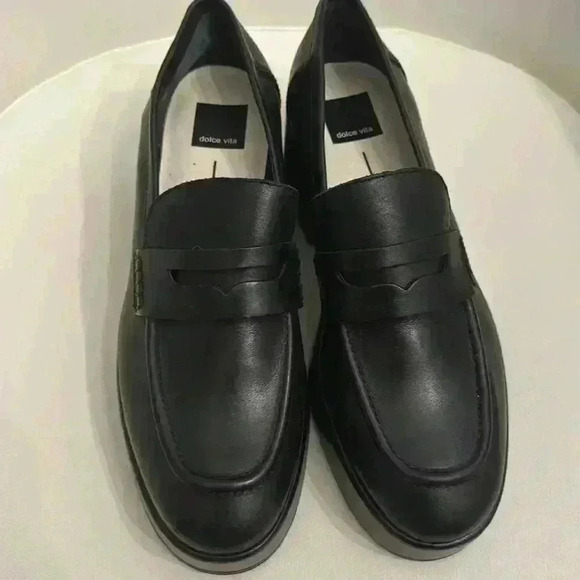 NWOT. Dolce Vita Women’s Yanni Loafer. Black leather. Size 9. Never worn. - Picture 2 of 7
